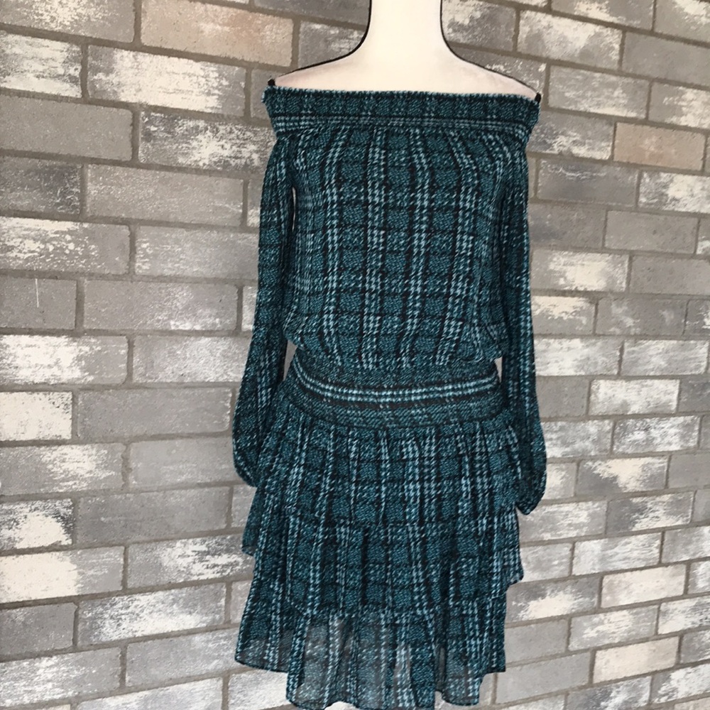 Michael Kors off shoulder ruffle dress size X/S